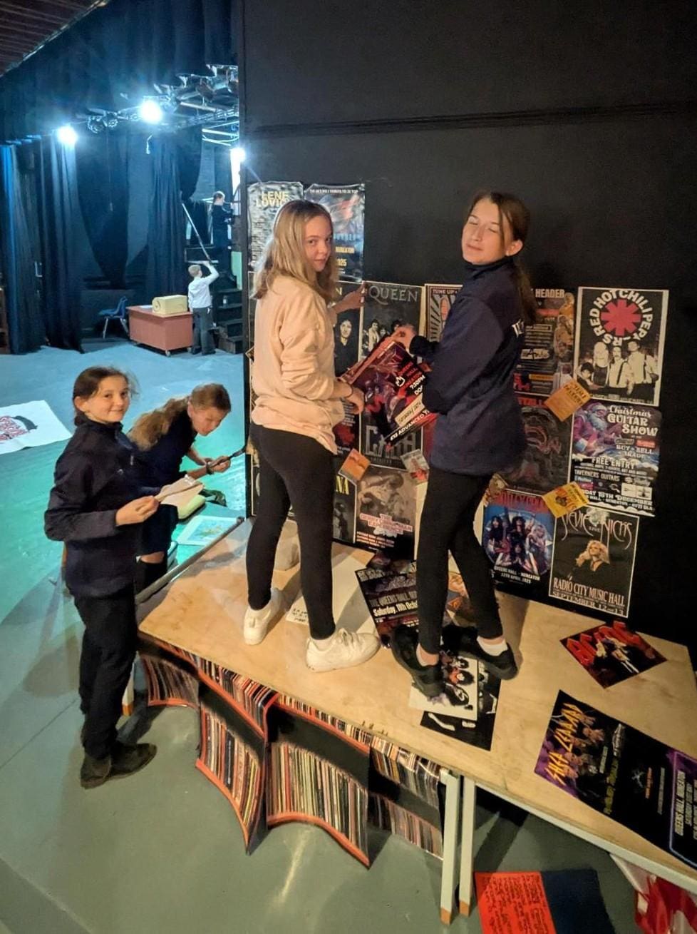 Art students at Windermere School played a vital role in bringing the School of Rock production to life, working behind the scenes to transform creative ideas into vibrant stage magic. From wallpaper-pasting, to painting large-scale banners and crafting the detailed set, their efforts could be spotted in every corner of the stage in Crampton. The production was a fantastic collaboration between Drama, Music, and Art—to create a show that truly rocked.